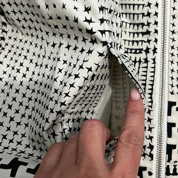 CAbi Short Sleeve Zip Jacket Ivory Black Size Medium. Excellent condition! - Picture 4 of 10